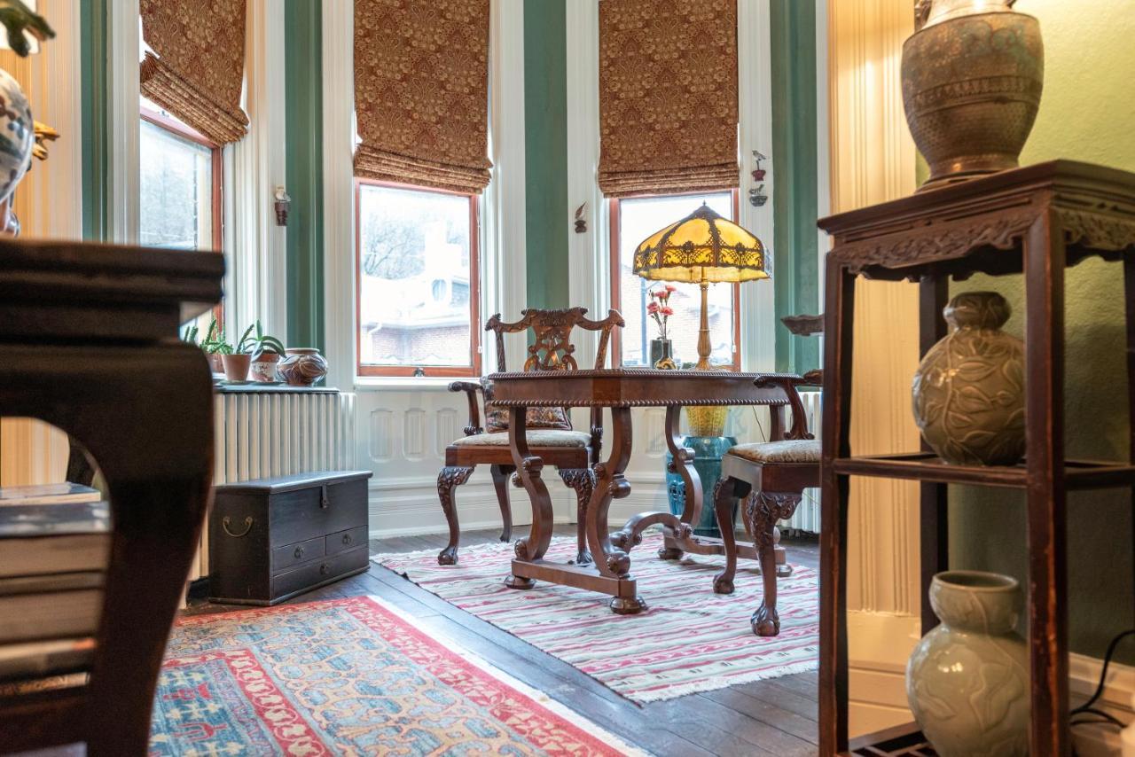 The Dolon House Bed & Breakfast! Bed and breakfast