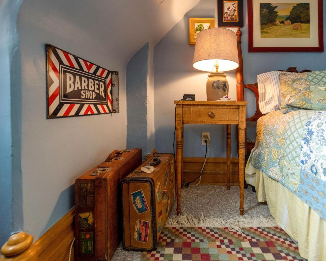 The Dolon House Bed & Breakfast!